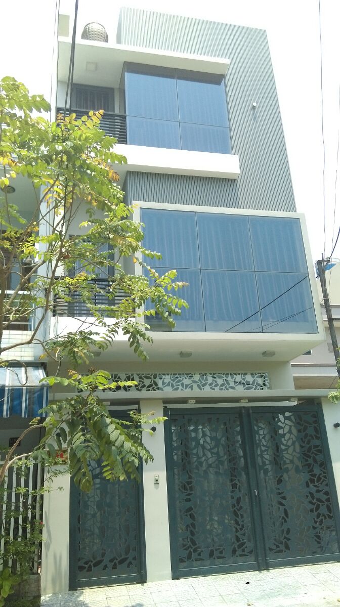 Bán nhà 4 tầng mới, đẹp đường biển Nguyễn Tất Thành, TP. Đà Nẵng