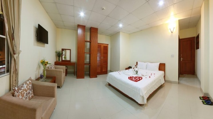 Cần bán gấp nhanh khách sạn 2 sao 8 tầng MT Nguyễn Tất Thành, Đà Nẵng