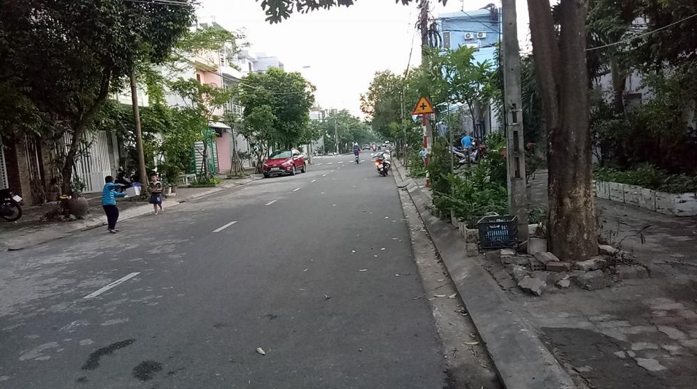Bán nhà mặt phố tại đường Trần Thái Tông, P. An Khê, Thanh Khê, Đà Nẵng. DT 105,6m2, giá 1.55 tỷ