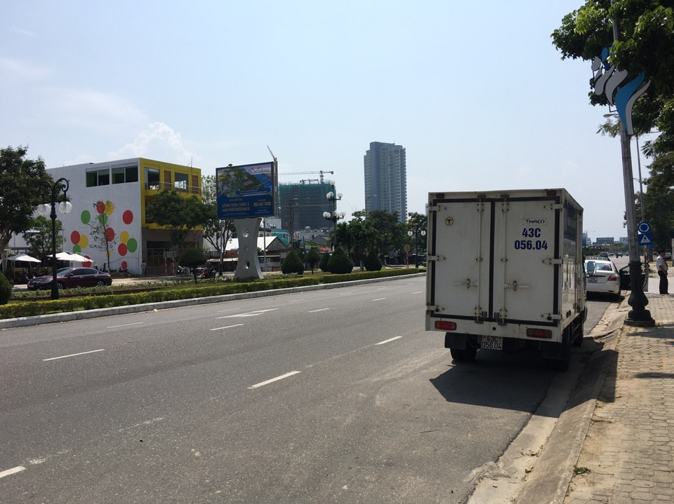 Bán KS MT đường Phạm Văn Đồng, DT 10x25m2 cạnh nhà hàng Huế Ngon.