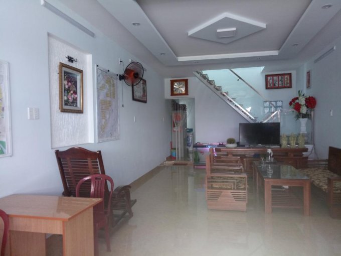 Cần bán gấp nhà mặt tiền 2 tầng Lê Độ, TP Đà Nẵng