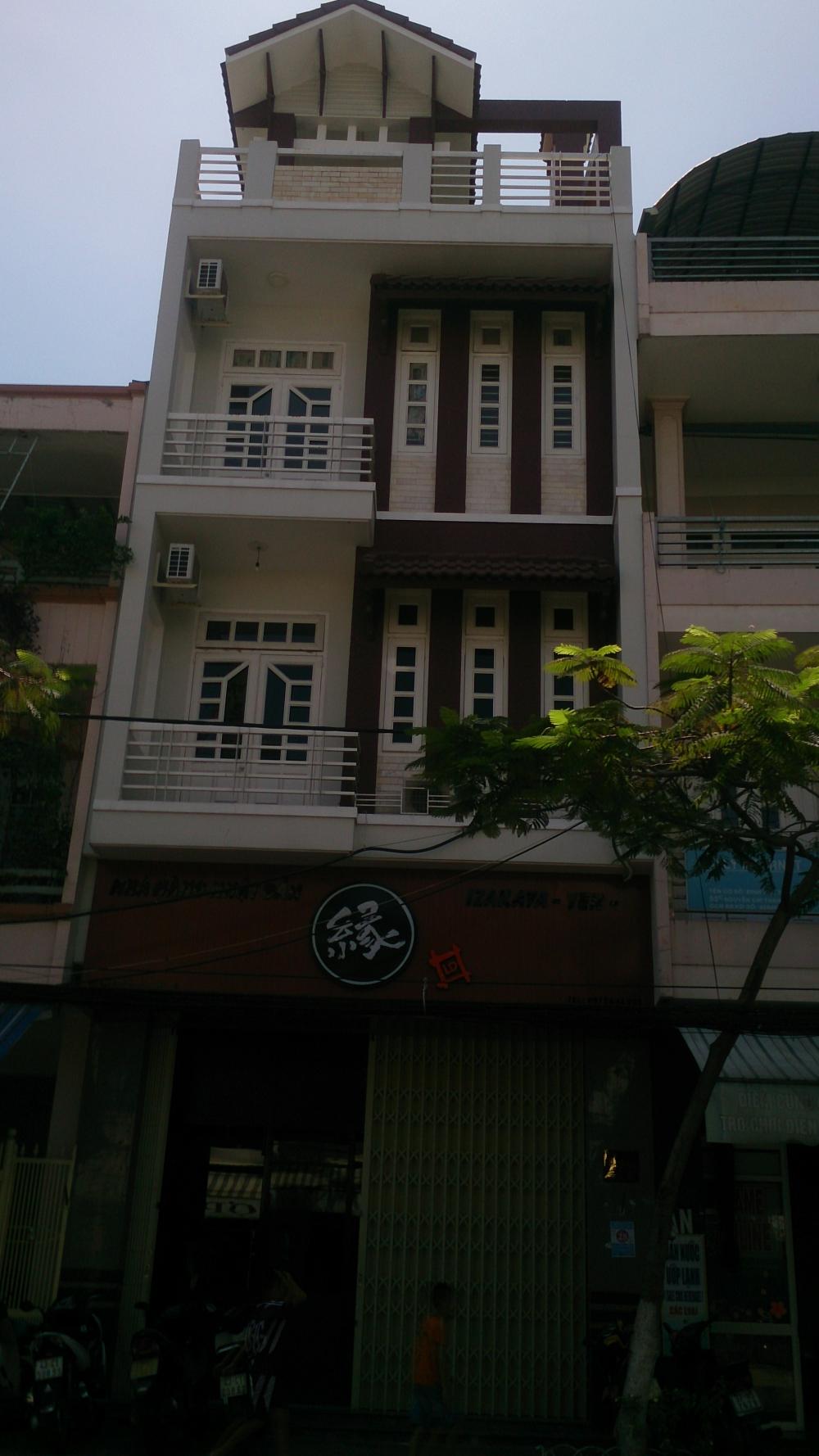 Bán nhành nhà Châu Thị Vĩnh Tuế, đang kinh doanh karaoke, nội thất cao cấp, ngang 5m