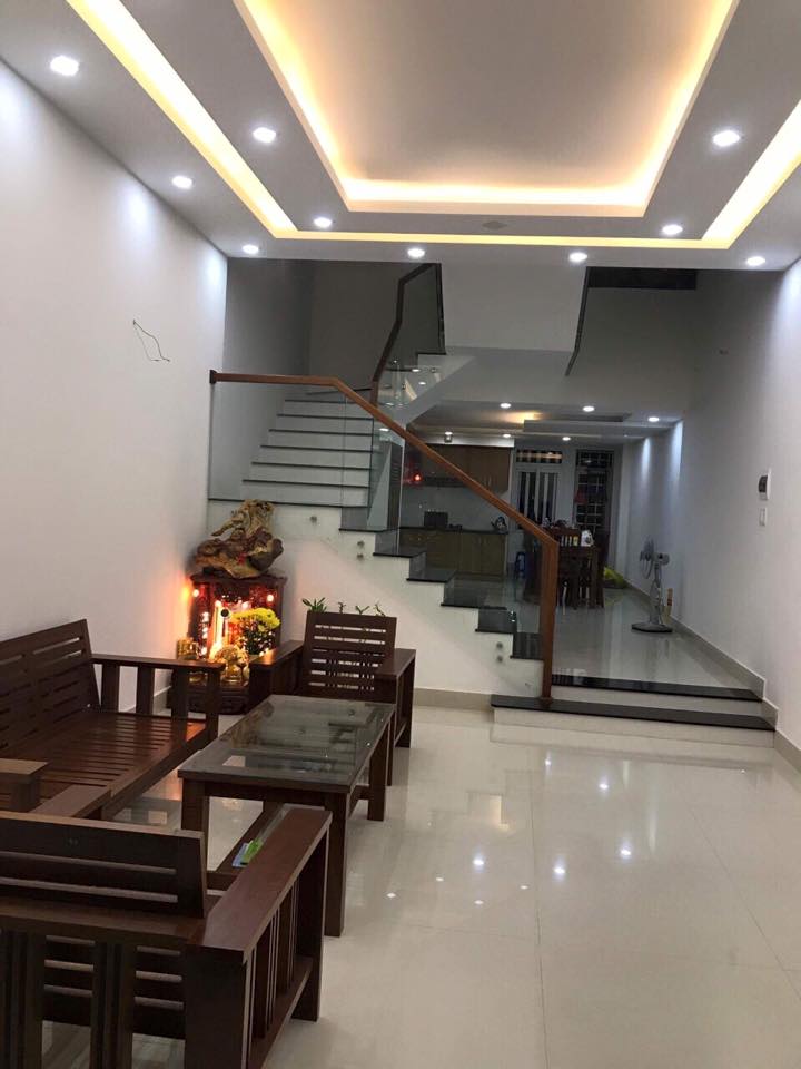 Cần bán gấp nhà đẹp đường mặt tiền 3 tầng Cù Chính Lan, TP Đà Nẵng