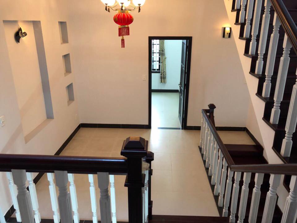 Cần bán gấp nhà đẹp đường MT 3 tầng mê lệch Dương Quảng Hàm, TP Đà Nẵng