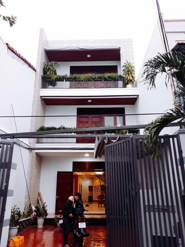 Cần bán gấp nhà biệt thự 3 tầng mặt tiền Giang Văn Minh, Đà Nẵng