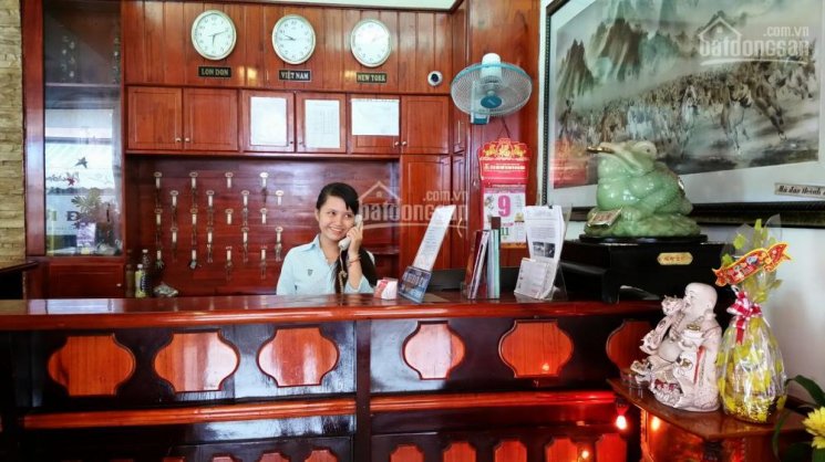 Cần bán gấp nhanh khách sạn 2 sao 7 tầng, MT Hồ Nghinh, Đà Nẵng