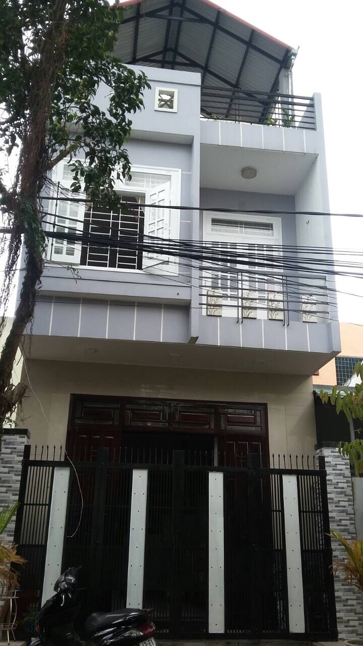 Tôi cần bán gấp nhà 3 tầng mặt tiền đường 5,5m Lê Lâm, Sơn Trà, cách biển 200m. LH 0979069268