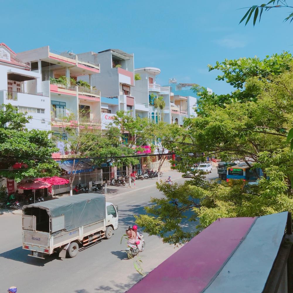 Bán nhà mặt phố tại đường Lê Đình Lý, phường Thạc Gián, Thanh Khê, Đà Nẵng, giá 13.6 tỷ