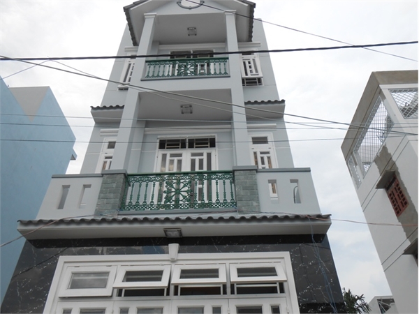 Bán gấp nhà 3 tầng MT đường Nguyễn Thành Hãn, Hải Châu, DT: 5.7x18m, 6.1 tỷ TL