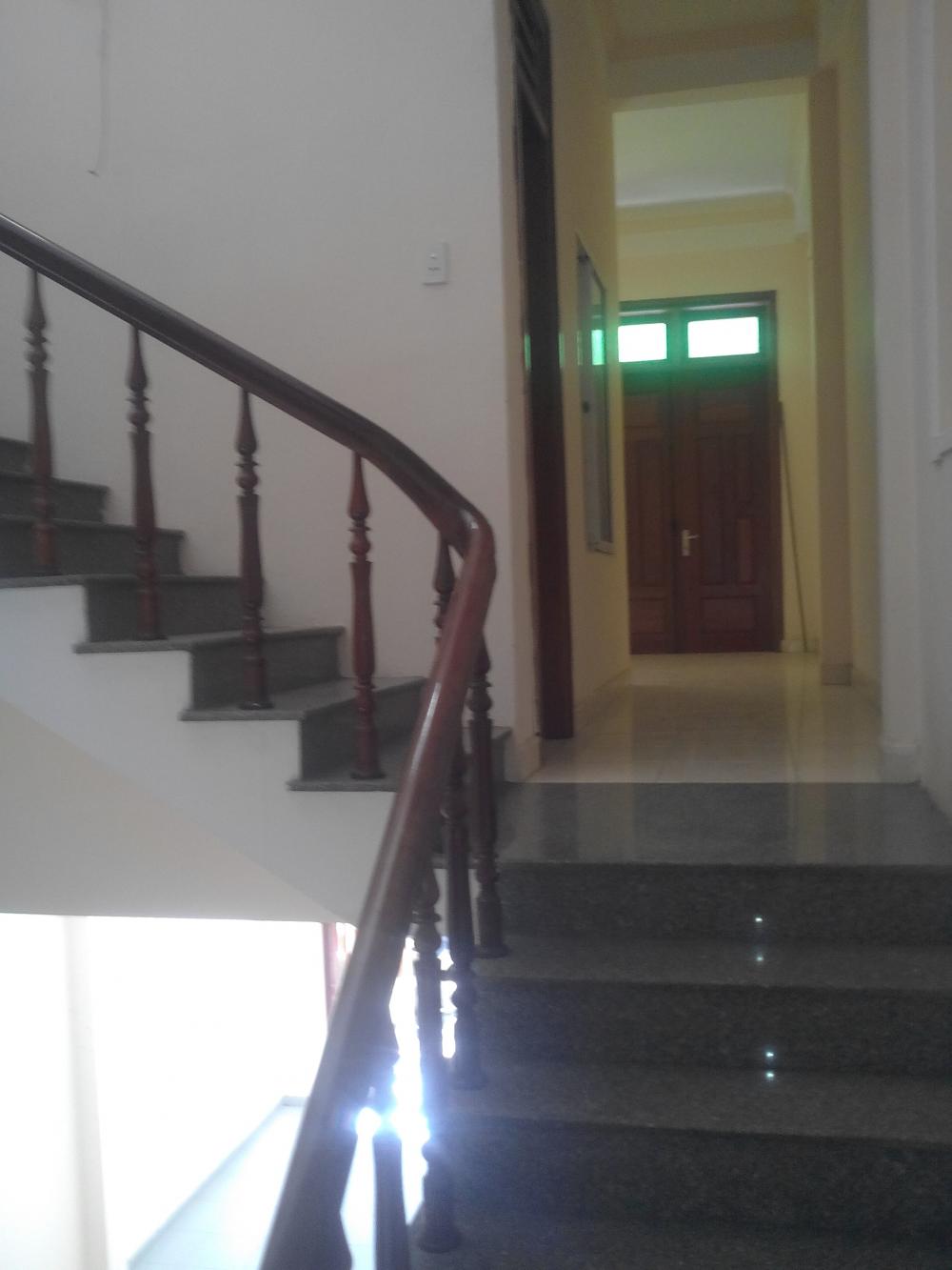 Cho thuê nhà Hoài Thanh gần cầu Trần Thị Lý, 3 tầng 3 PN thích hợp ở