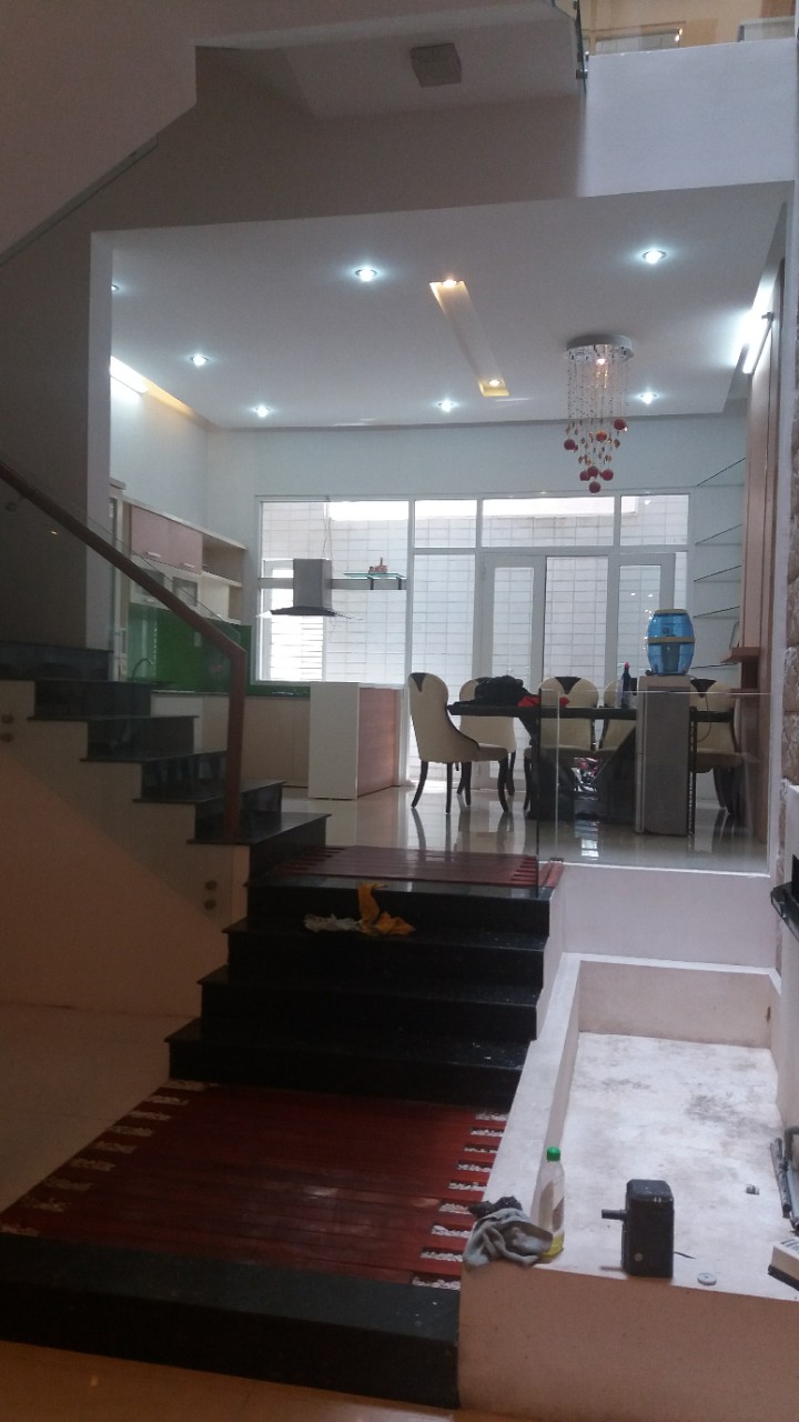 Cần bán gấp nhà đẹp, 4 tầng, 4 mê lệch, MT đường Phạm Phú Tiết, TP Đà Nẵng