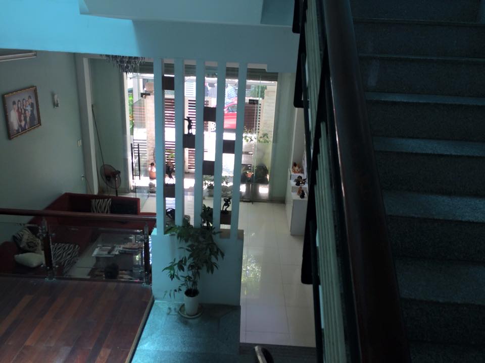 Cần bán gấp nhà đẹp MT 3 tầng đường Lê Đình Lý, TP Đà Nẵng