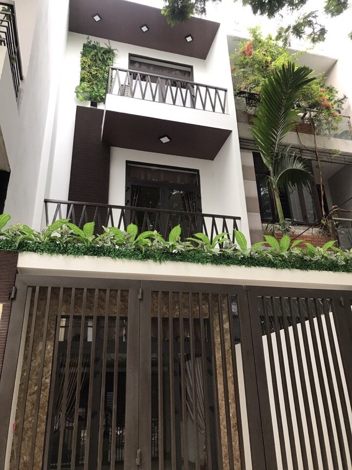 Cần bán gấp nhà đẹp MT 3 tầng đường Huy Cận, TP Đà Nẵng