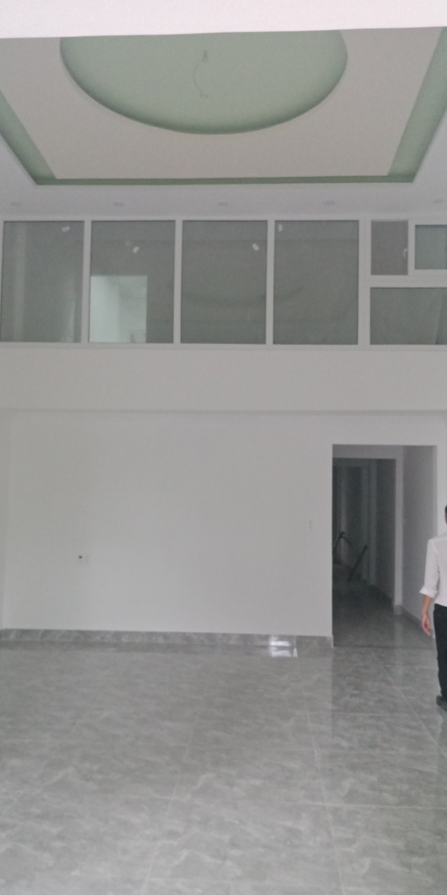 Bán nhà đẹp mặt tiền Nguyễn Chích, Liên Chiểu, DT 82m2, 3 PN, giá 2,45 tỷ