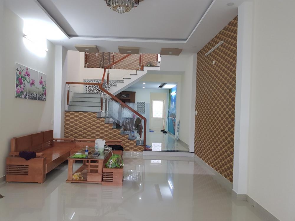 Cần bán gấp nhà đẹp đường 5.5m MT 2 tầng lệch Dương Quảng Hàm, TP Đà Nẵng