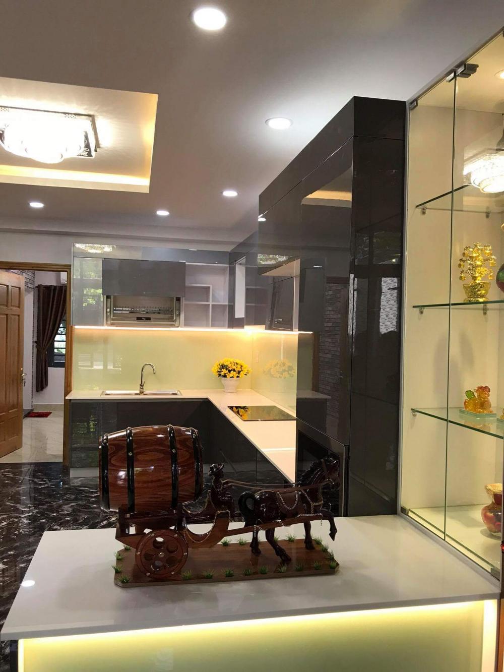 Chính chủ cần bán căn nhà 4 mê 4 tầng mặt tiền đường Nguyễn Sơn, Đà Nẵng.