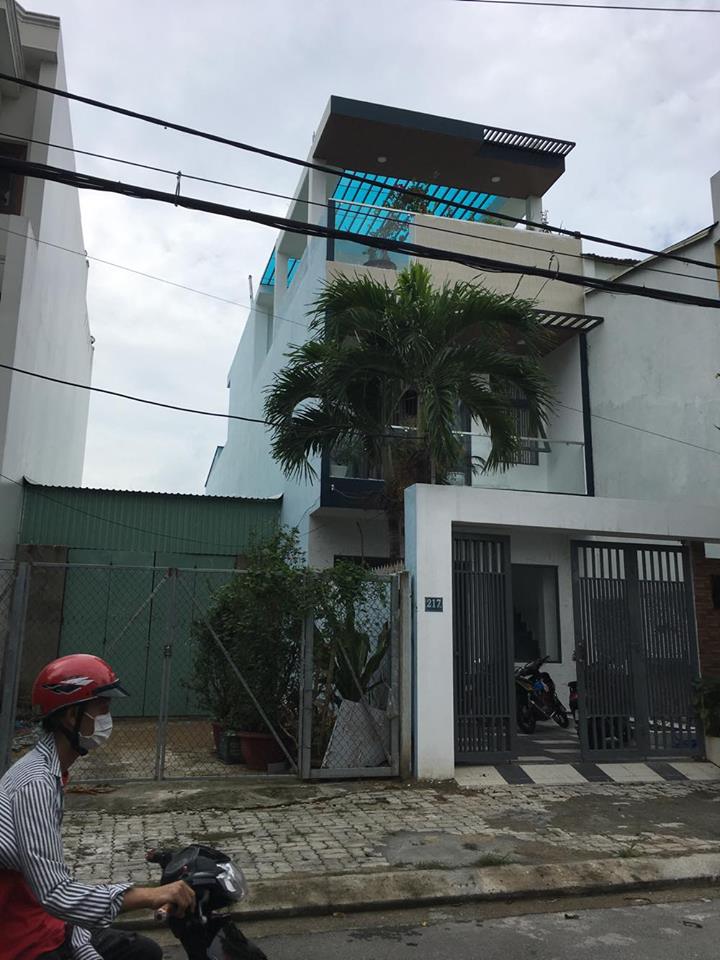 Bán nhà mặt phố tại đường Huỳnh Thúc Kháng, Hải Châu, Đà Nẵng. Diện tích 136m2, giá 14 tỷ