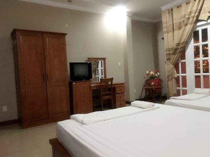 Bán khách sạn 5 tầng MT Trần Hưng Đạo, Sơn Trà, Đà Nẵng 