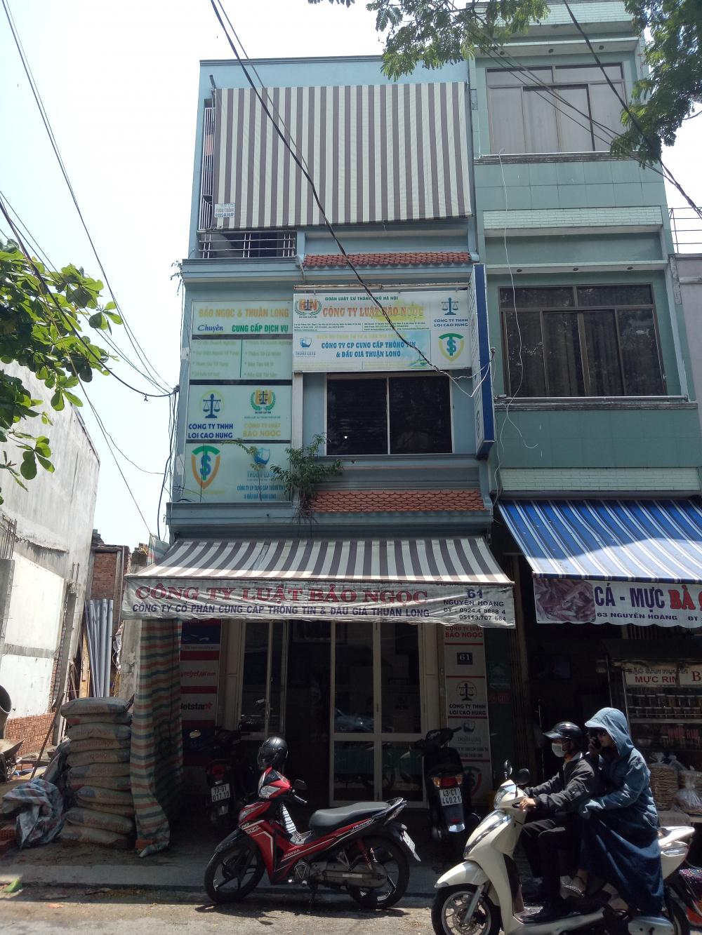 Bán gấp nhà mặt tiền kinh doanh 3 tầng ngang rộng 4.3m tại 61 Nguyễn Hoàng, phường Hải Châu II