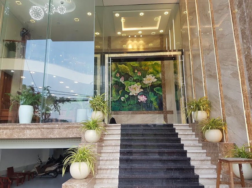 Bán khách sạn 9 tầng 30 phòng đường Dương Đình Nghệ, sát biển Phạm Văn Đồng