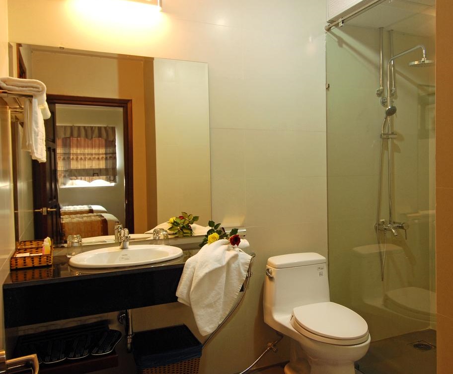 Bán khách sạn 3 sao 62 phòng đường Hồ Nghinh, Sơn Trà, vị trí siêu đẹp