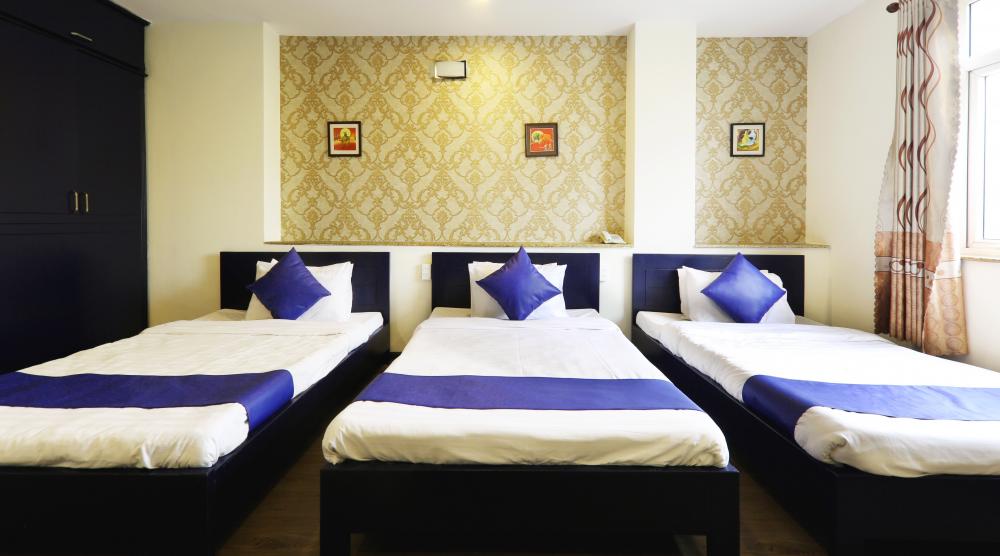 Bán khách sạn 2 mặt tiền Hồ Nghinh, Sơn Trà, 8 tầng, 30 phòng, vị trí đẹp