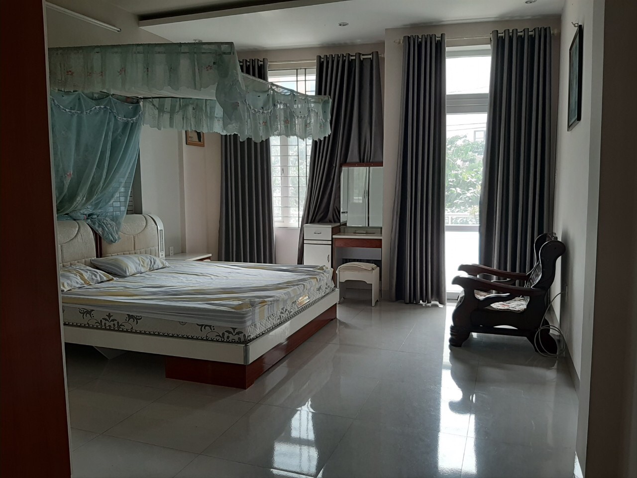 Cho thuê nhà 3T đường Mỹ Khê gần Võ Văn Kiệt,Đà Nẵng 6 PN,full nội thất 35 tr/ tháng 
