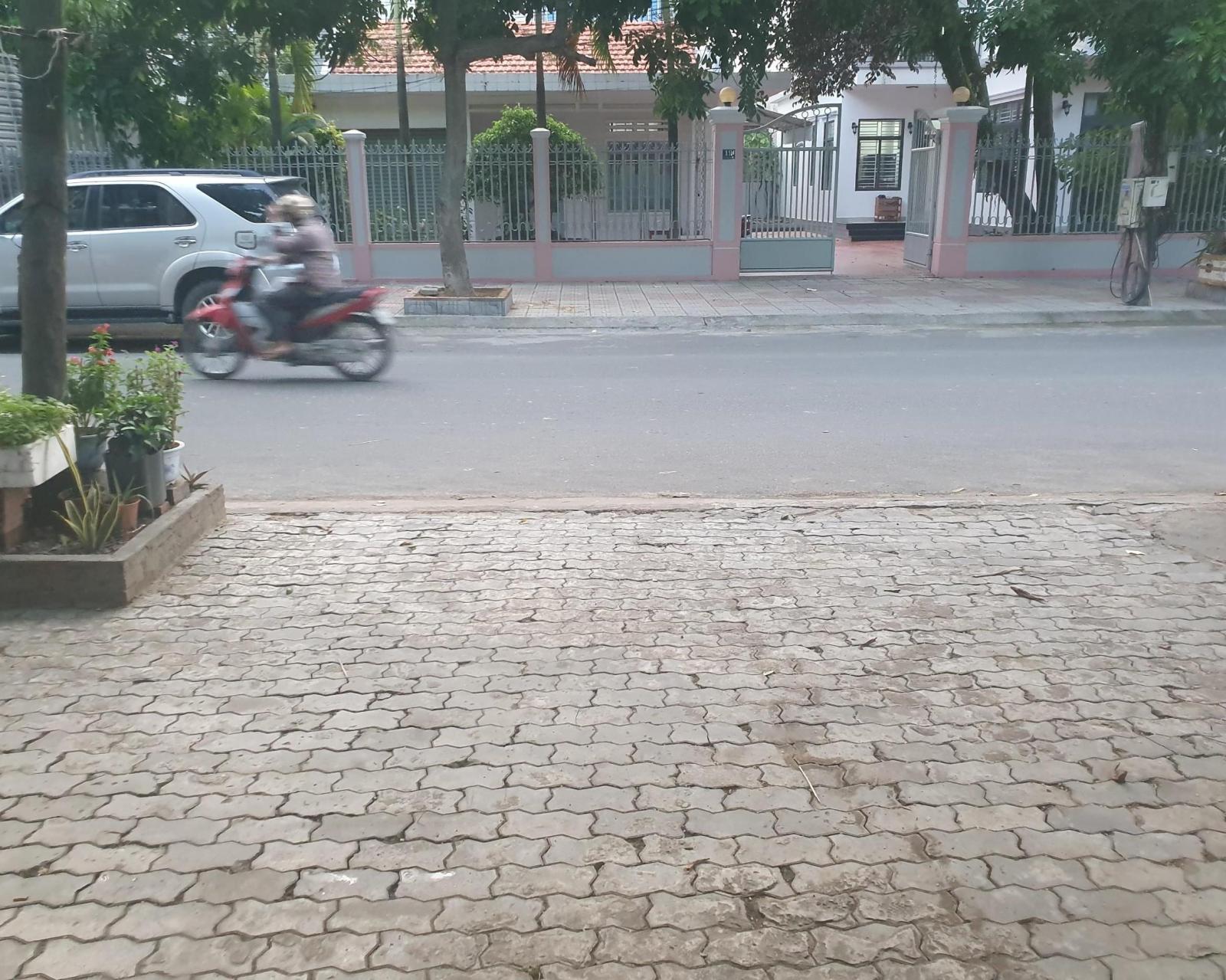 Bán đất tặng nhà trọ 4P đường Nguyễn Khuyến. DT: 97.5m2