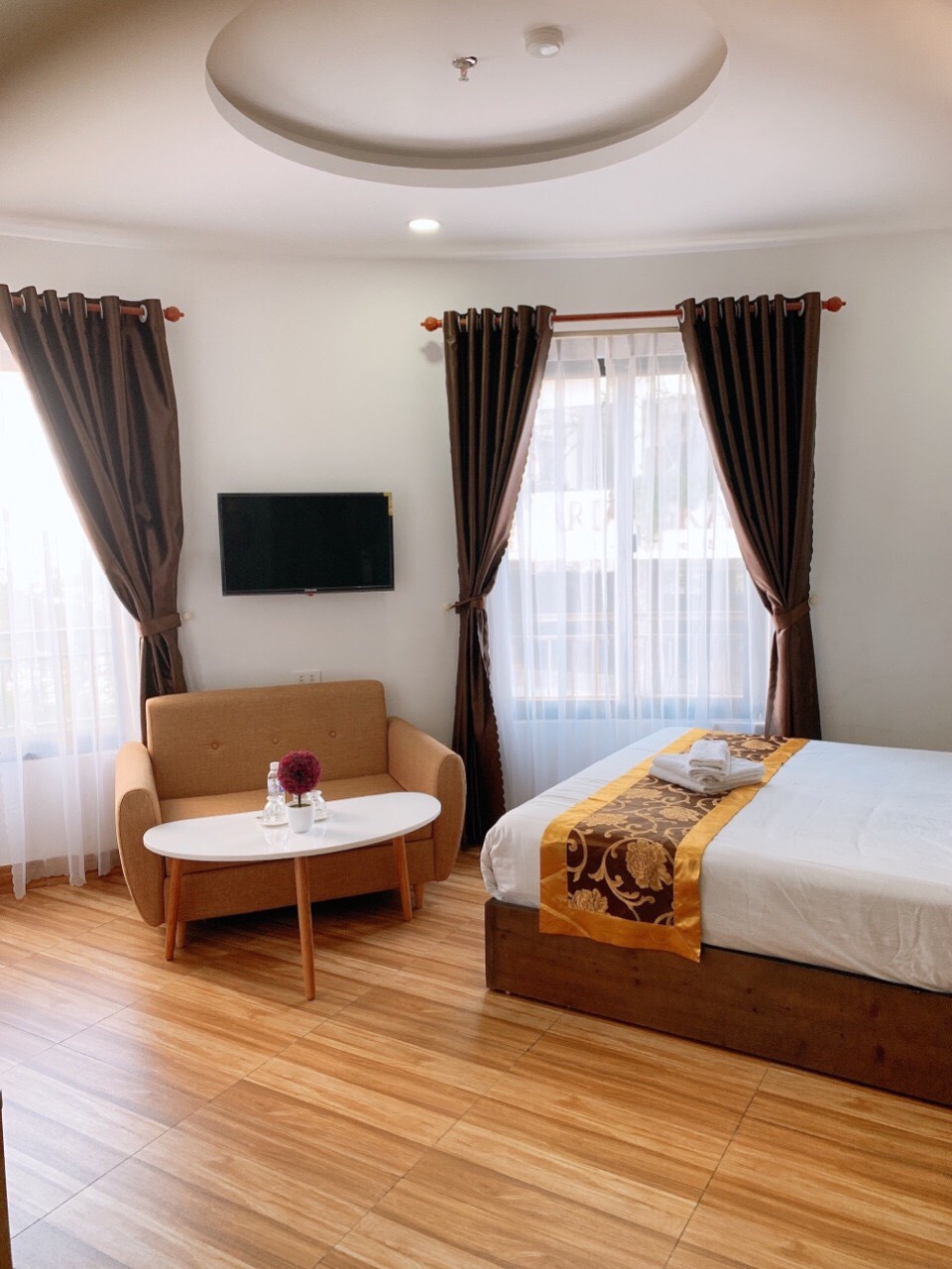 Kẹt tiền bán rẻ Khách Sạn 25 phòng đẹp đường Hồ Nghinh,Đà Nẵng 120 m2 đất, gần biển. LH ngay:0905.606.910