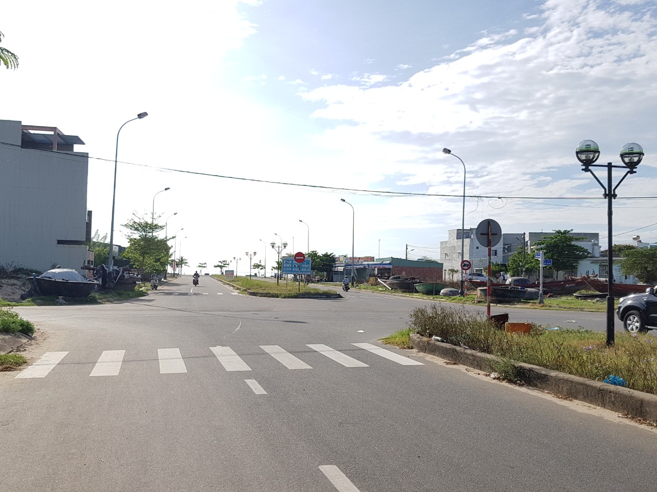 Nhà đường Nguyễn Trọng Nghĩa, lô kẹp cống, sát ngã tư đường Nguyễn Huy Chương, cách biển 50m