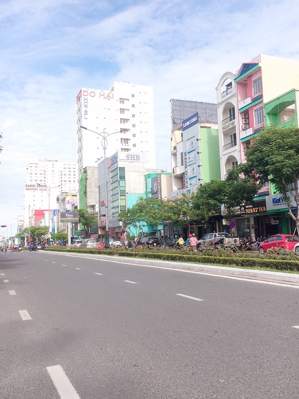 Bán lô đất mặt tiền đường Nguyễn Văn Linh,giá 300 tr/m2