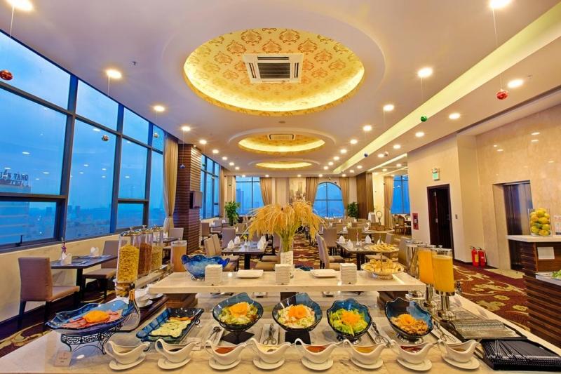 Bán khách sạn 3 sao mặt tiền đường Phạm Văn Đồng giá rẻ