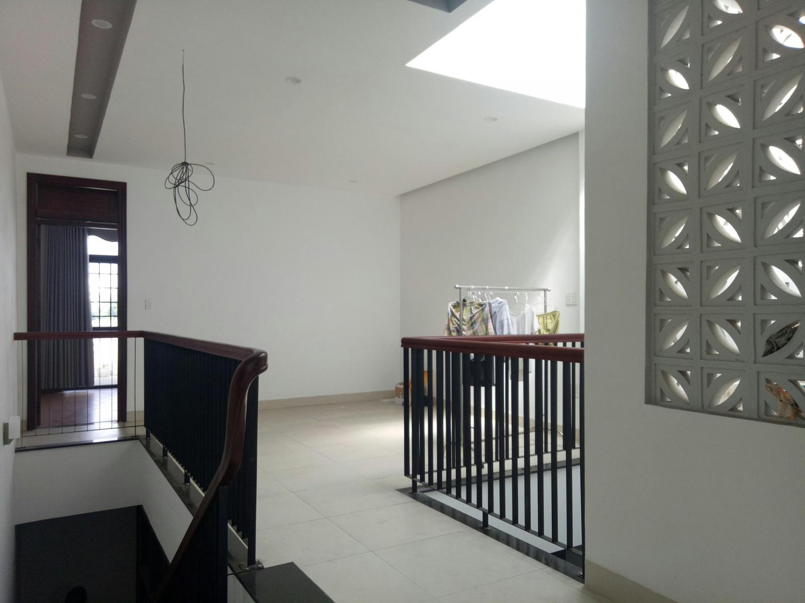 Nhà 5 tầng, mới, nội thất gỗ đẹp đường Phan Đăng Lưu