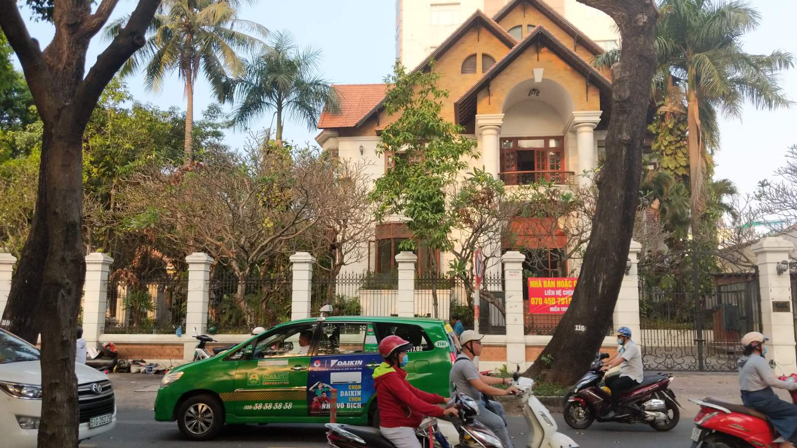 Chủ bị nợ cần bán gấp nhà 4 tầng đường Phạm Phú Tiết - Khuê Trung