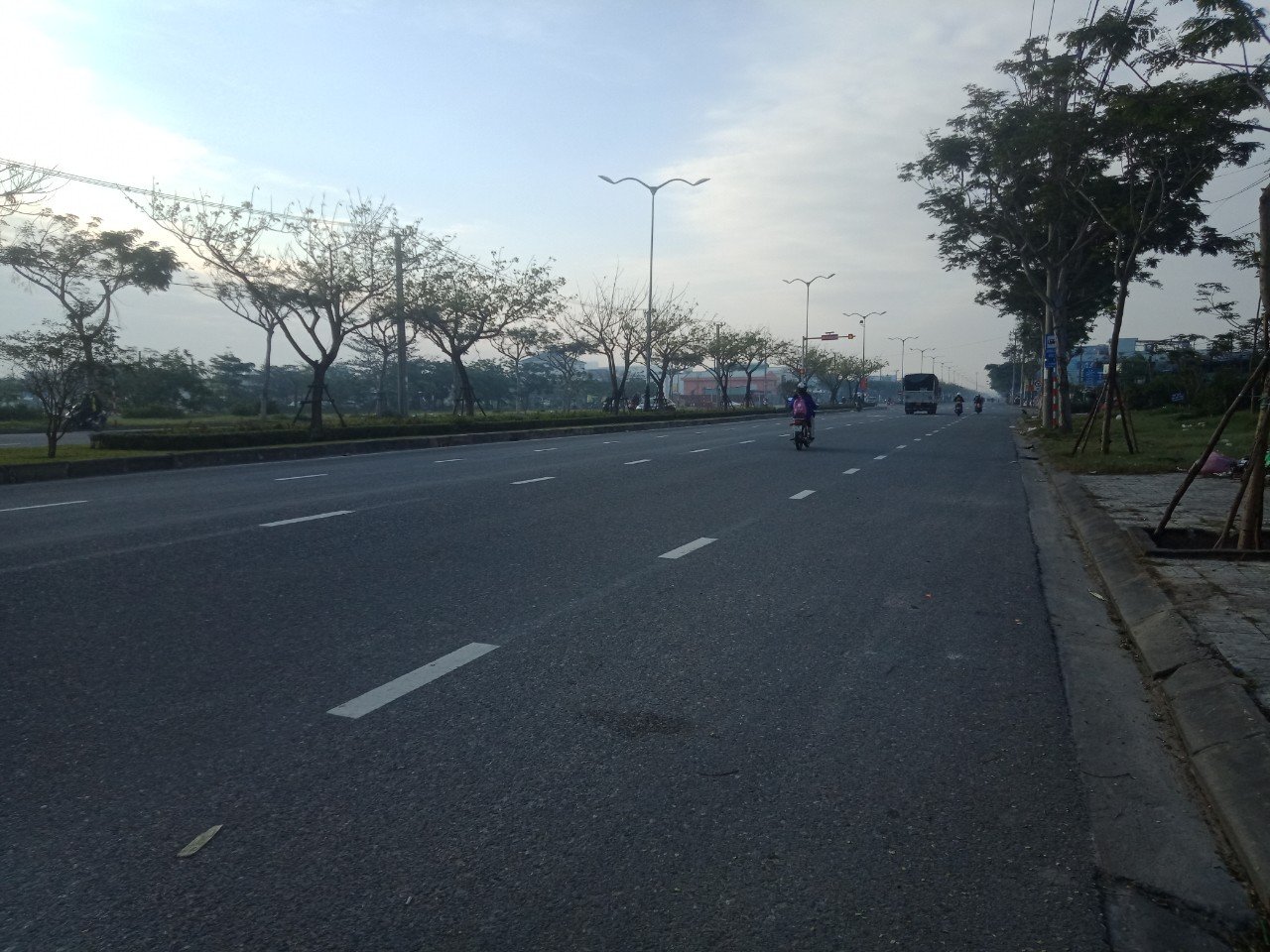 Bán nhanh lô đất MT đường Hoàng Bật Đạt, ngay làng đại học Đà Nẵng.