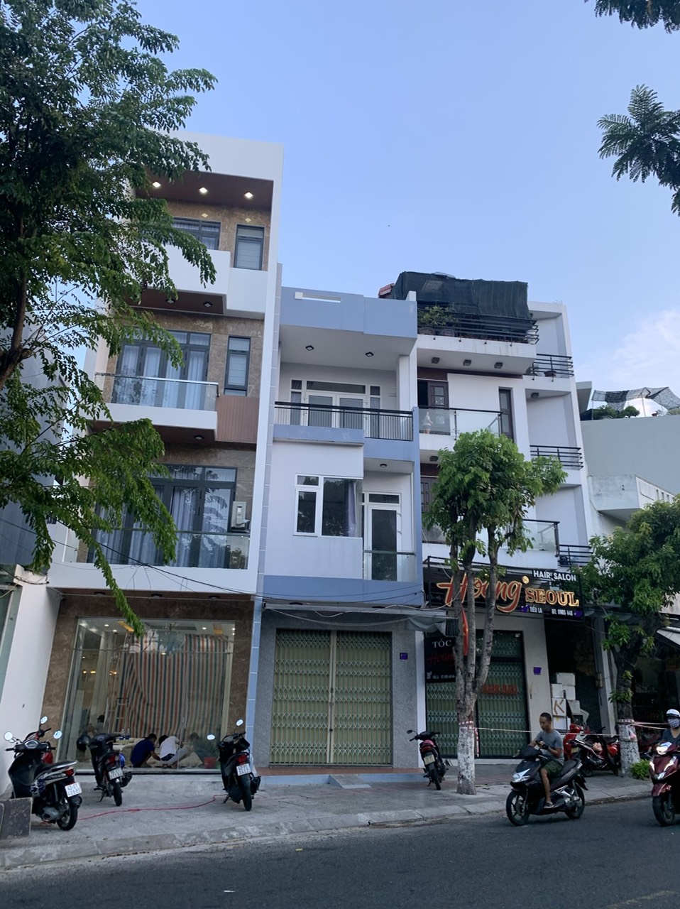 Bán nhà 3 tầng đường Tiểu La gần đường 2 tháng 9 quận Hải Châu gần góc ngã tư kinh doanh nhộn nhịp.