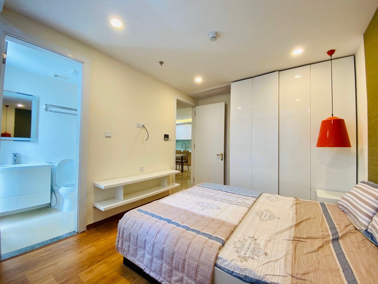 Cho thuê căn hộ 2 phòng ngủ tòa nhà Quang Nguyễn