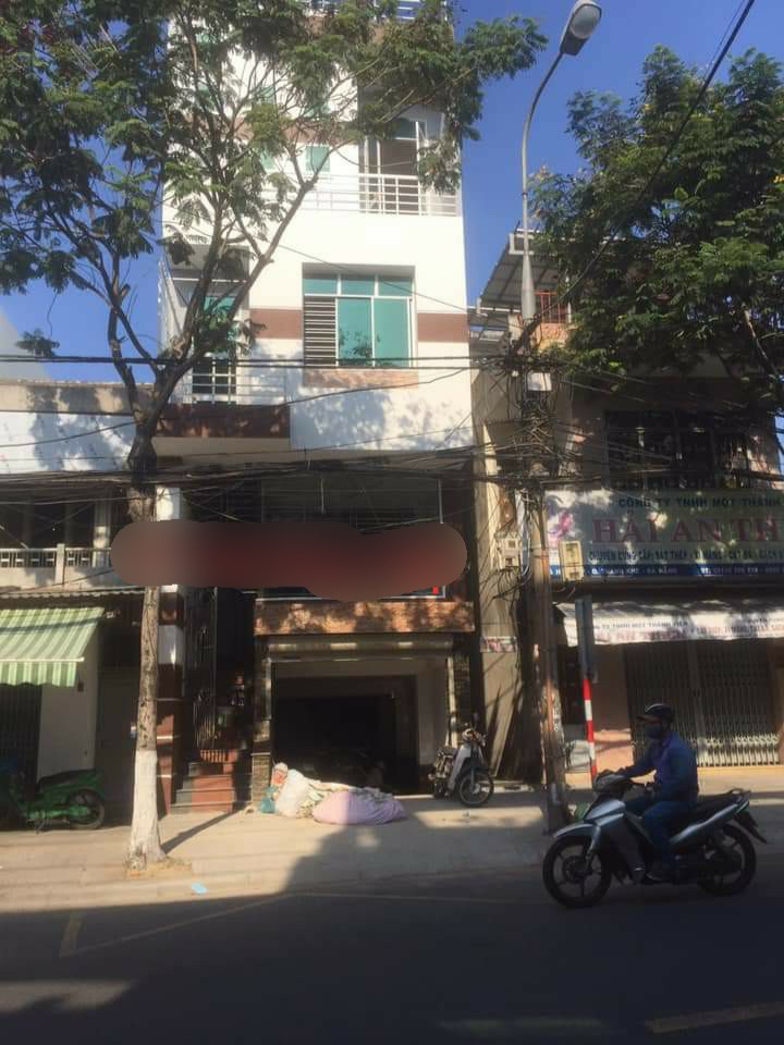 Cần bán căn nhà đẹp 4 tầng mê, mặt tiền đường Hà Huy Tập,kẹp kiệt 2m, Đà Nẵng. LH 0905220042