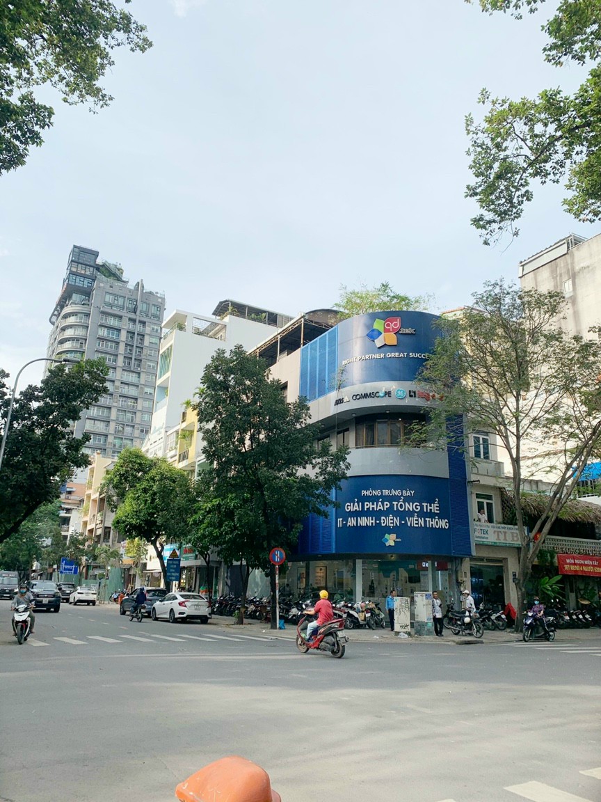 Bán nhà 3 tầng mặt tiền đường Nguyễn Hữu Thọ, P.Khuê Trung, Q. Cẩm Lê.