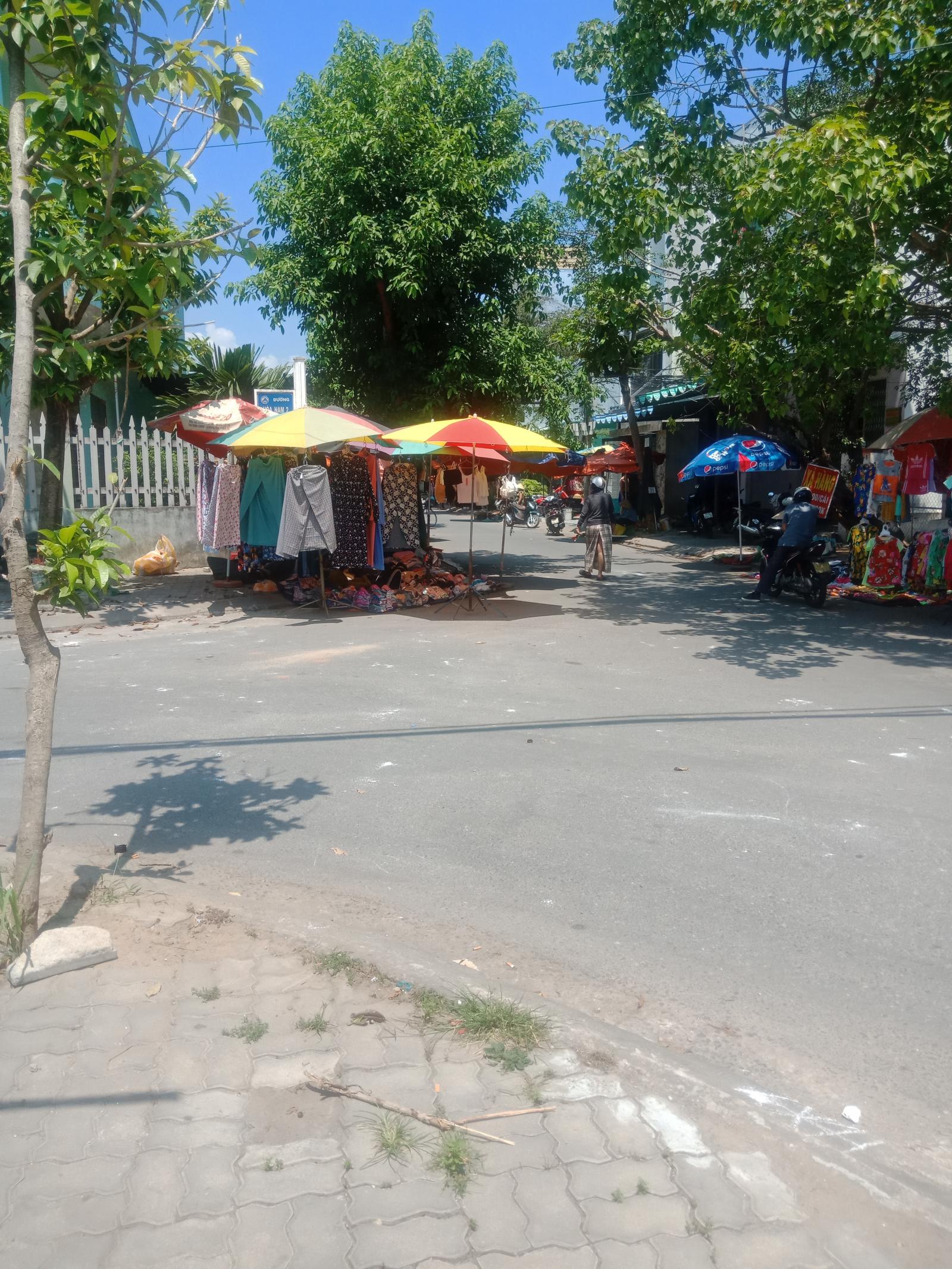 Nhà bán bên cạnh bến xe Đà Nẵng, đường 7m5 , dt 100m2 , hướng Đông Nam