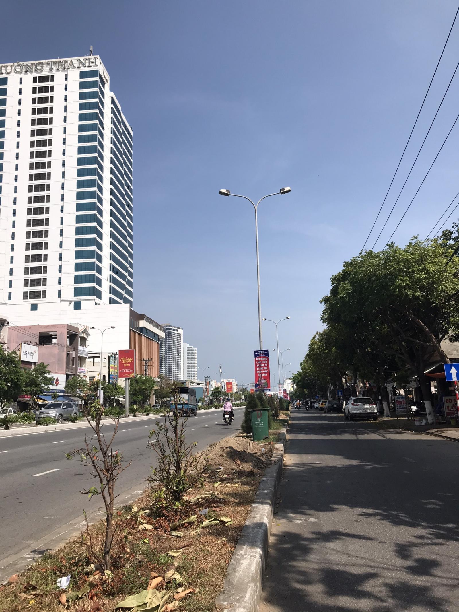 🏩  Bán nhà 3 tầng mt Ngô Quyền 82m2 giá 9 tỷ tl gần Mường Thanh