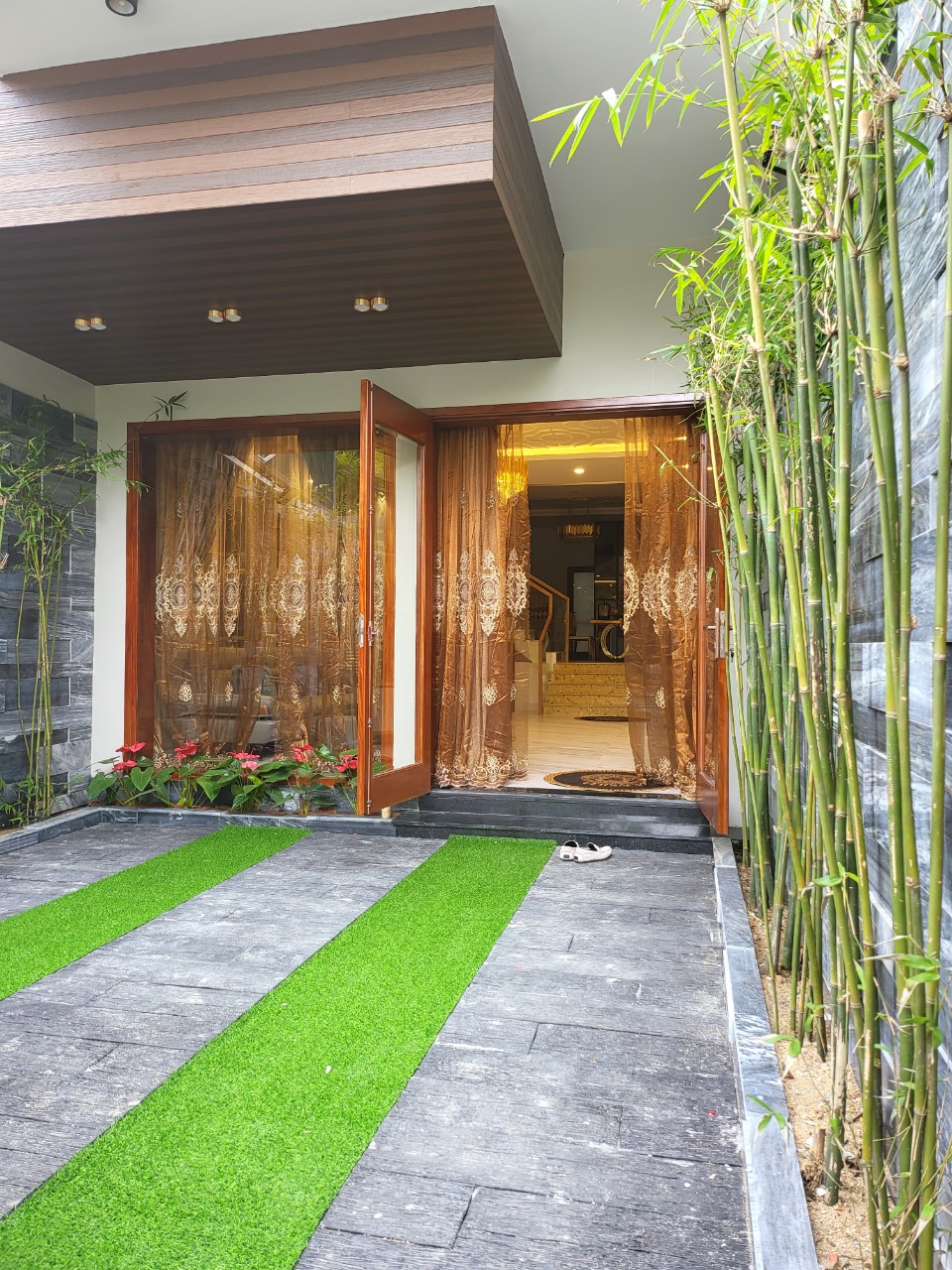 Bán nhà rất đẹp đường Diệp Minh Châu, Hoà Xuân - Đà Nẵng, không cần phải làm gì thêm chỉ cần xách valy đến là vào ở thôi