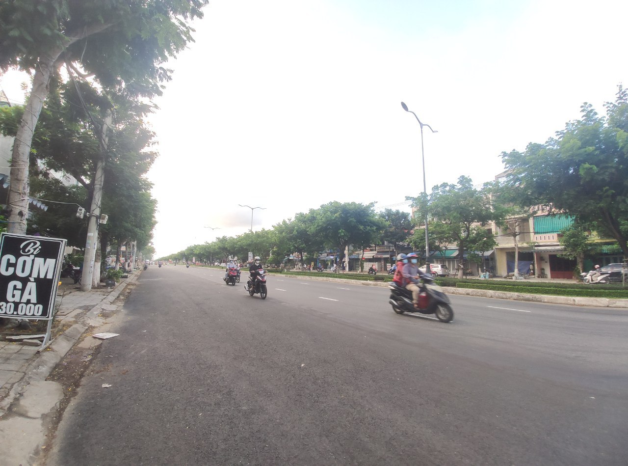 Bán đất mặt tiền đường Lê Văn Hiến gần bên BV 600 Giường, 111,5m2 giá 8,4 tỷ