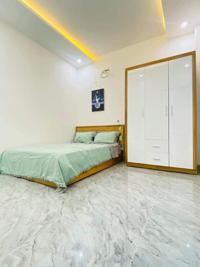 Ngộp NH bán gấp nhà Hoàng Diệu, ô tô đỗ gần, 68m2 chỉ 3.x tỷ