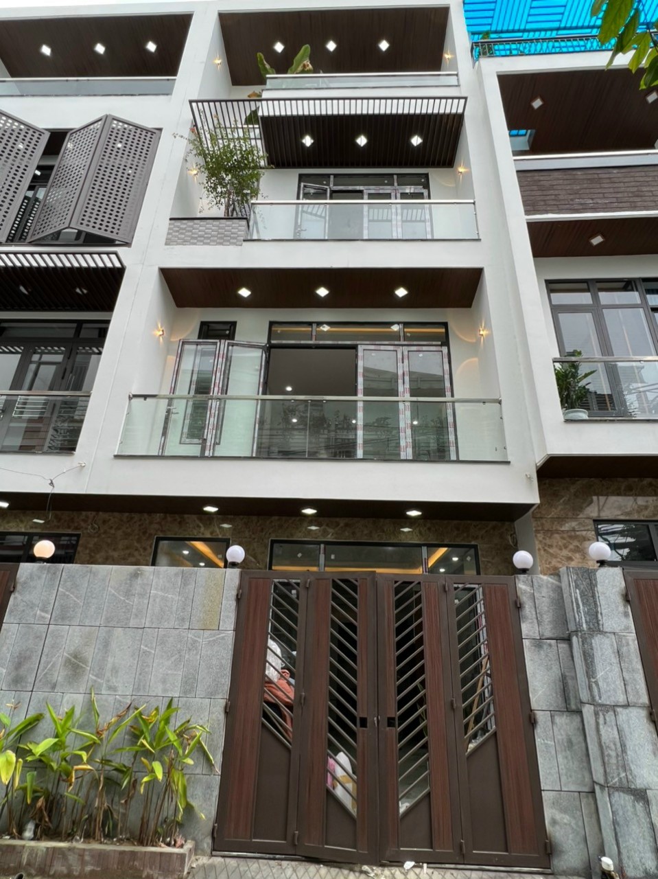 Bán tòa căn hộ 5 tầng mặt tiền đường Hải Hồ, p Thanh Bình, q Hải Châu, giá chỉ 9 tỷ