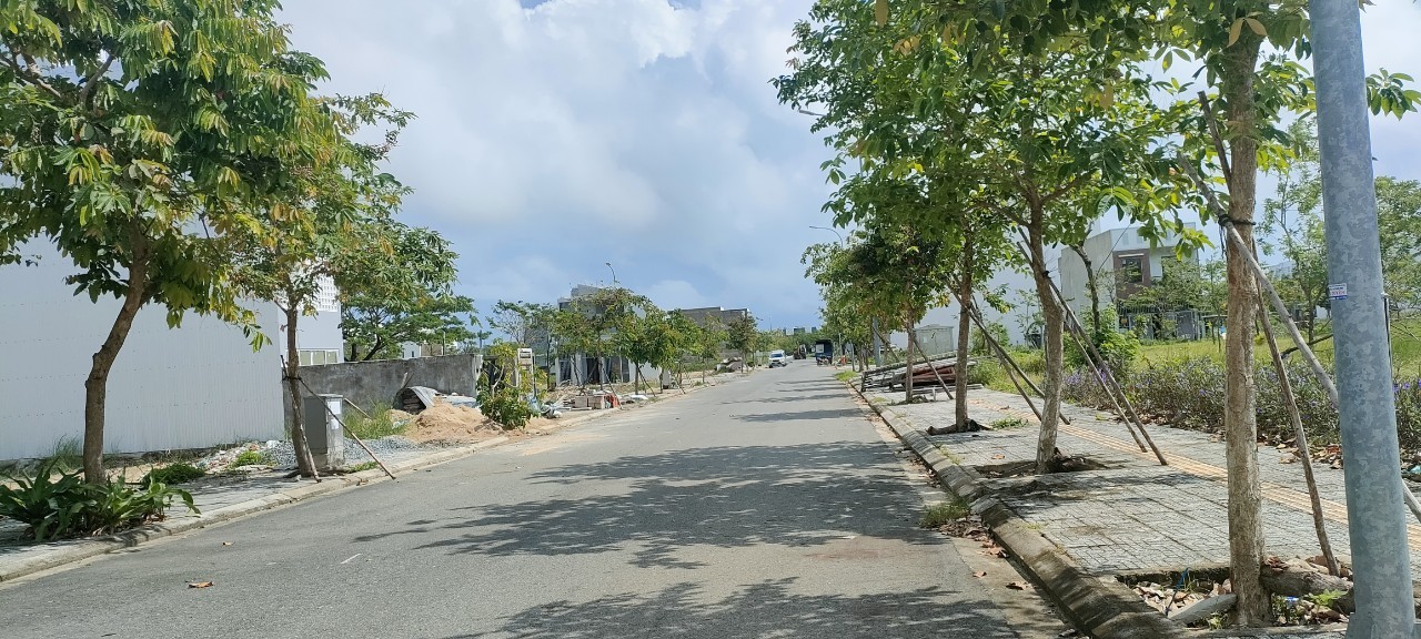 Bán lô góc, 2 MT Khu đô thị FPT Đà Nẵng, B2.44, trục thông Shophouse.