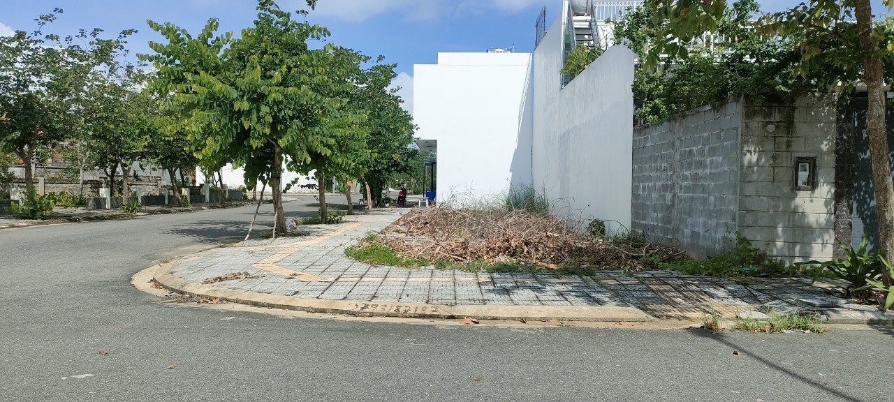 Bán lô góc, 2 MT Khu đô thị FPT Đà Nẵng, B2.44, trục thông Shophouse.