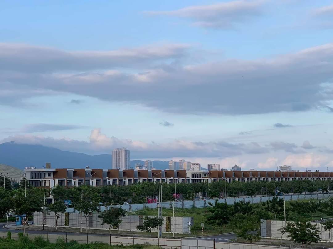 Bán nhà 3 tầng đường (7m5) Nguyễn Lộ Trạch, khu Skylines ngay Shophouse giá 11 tỷ