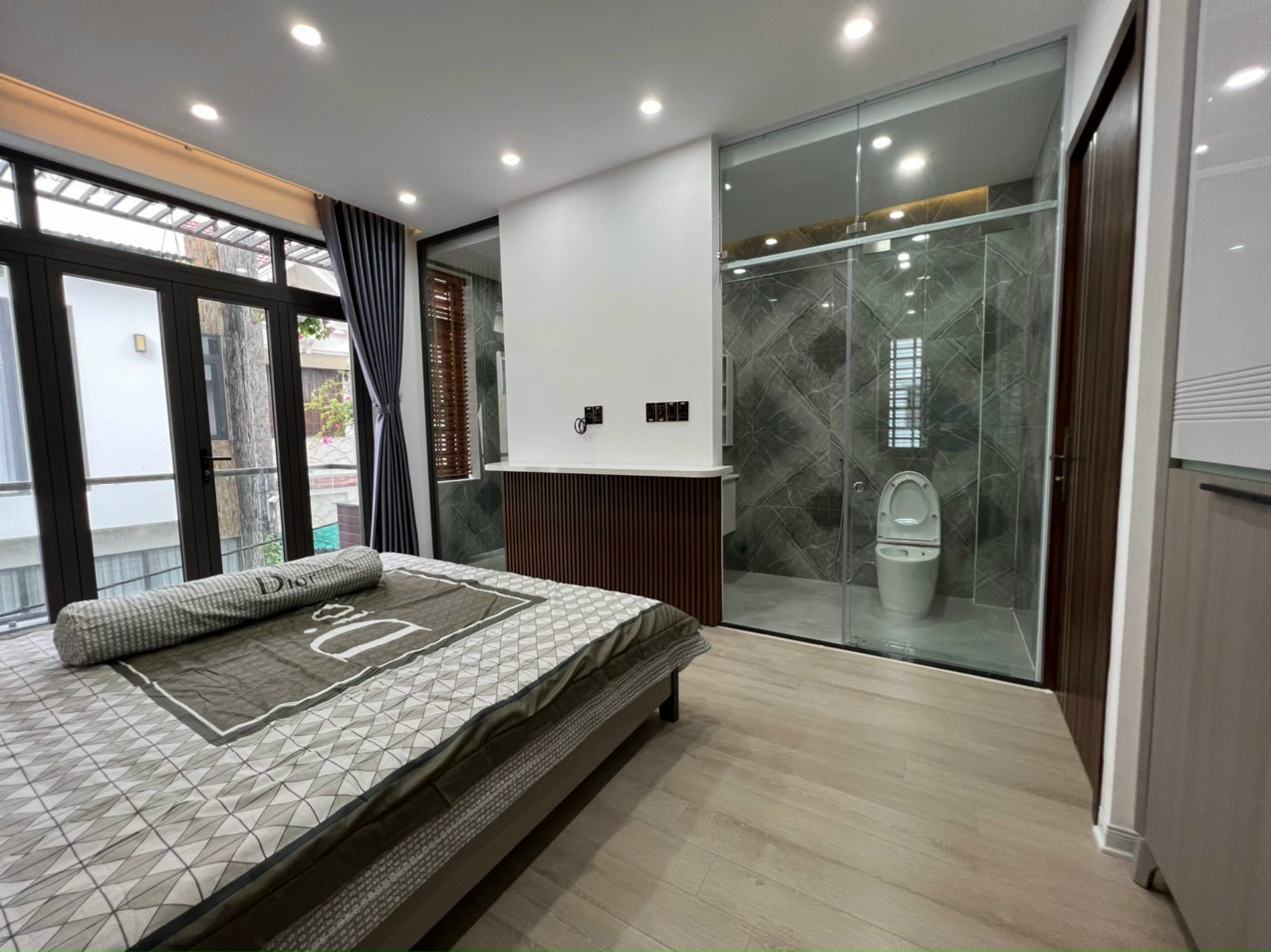 Cần bán nhà 3 tầng mặt tiền đường Phùng Chí Kiên - Hòa Minh - Liên Chiểu - Nhà mới xây, full nội thất.