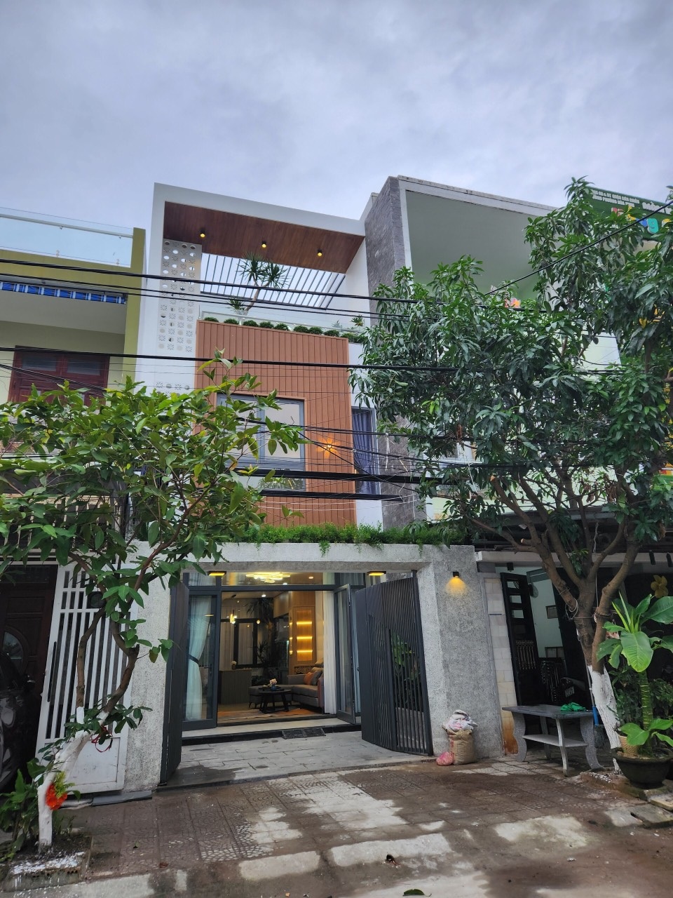 💎Bán nhà 3 tầng Full Nội Thất MT đường Trần Quý Khoách,P Hòa Minh,Quận Liên Chiểu.Đà Nẵng